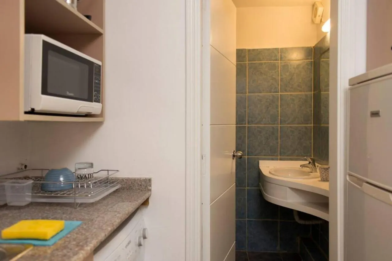 Homey Perfectly Located Studio Beirut 0*,